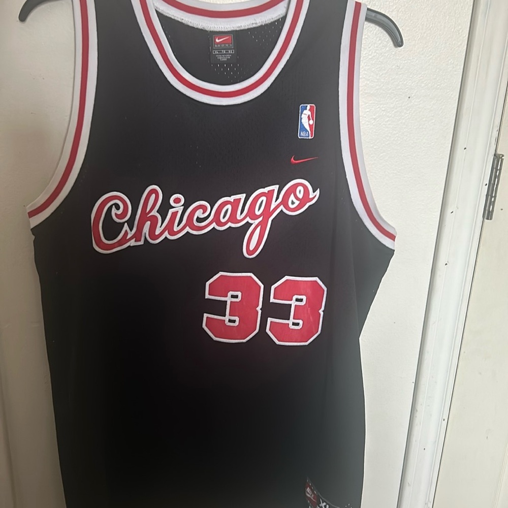 VINTAGE CHAMPION CHICAGO BULLS #33 SCOTTIE PIPPEN BASKETBALL JERSEY